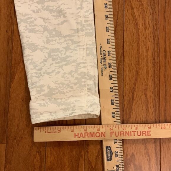 TWO BY VINCE CAMUTO SIZE 26/2 gray/silver & cream - Picture 6 of 10